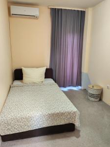 a bedroom with a bed and a window at Apartmani Svitlana in Sukošan