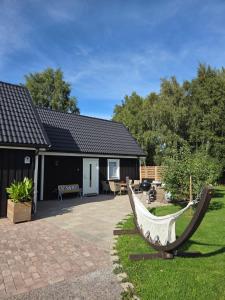 a house with a boat in the yard at Gammeleken in Stidsvig