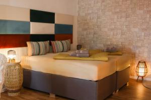 a bedroom with a large bed in a room at Feines Feriendomizil Waldzauber 2 Horhausen Westerwald in Horhausen