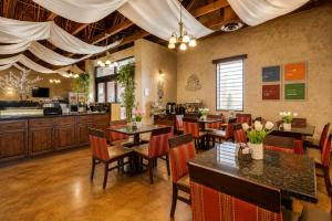 a restaurant with tables and chairs and a kitchen at Comfort Inn Pomona near Fairplex in Pomona