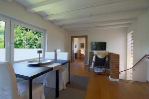 a living room with a table and chairs and a television at NS 6 Möwenkoje Wremen in Wremen +9 photos