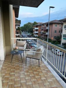 a balcony with two chairs and a table on a balcony at Dimora Nòva Verona in Verona