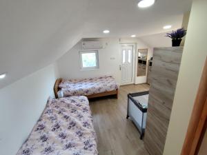 a small room with a bed and a couch at Apartmani KOSMOS in Rudnik