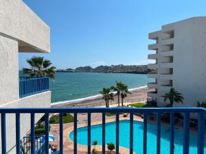 a view of the ocean from the balcony of a hotel at Hermoso condominio frente al mar in San Carlos