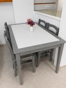 a table and chairs with a vase of flowers on it at Villa Bella in Los Altos