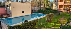 an overhead view of a swimming pool in a yard at Recovas III in Pilar