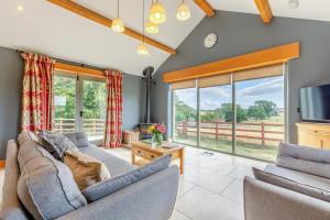a living room with two couches and a tv at 2 Bed in Leyburn oc-g0099 in Constable Burton