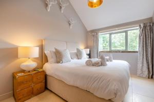 a bedroom with a large white bed with a window at 2 Bed in Leyburn oc-g0099 in Constable Burton