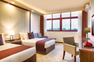 Kama o mga kama sa kuwarto sa Jie Jie Beach Hotel