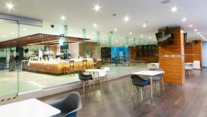 a restaurant with tables and chairs and a bar at Holiday Inn Mexico Zona Centro by IHG in Mexico City