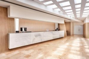 an office with a reception desk in a room at Meliá Calviá Beach in Magaluf
