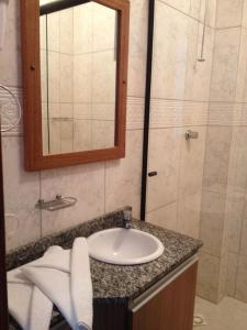 Ένα μπάνιο στο Raio do Sol Residence