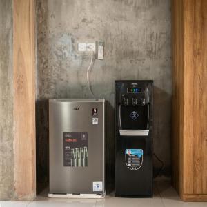 a water heater next to a machine next to a wall at Sunday Huts Lembongan in Nusa Lembongan