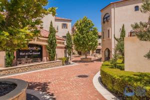 a brick walkway in front of a building at Summer Breeze at Avalon Beach in Wannanup
