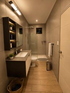 a bathroom with a sink and a toilet and a shower at Villas Na-tiva Guanacaste in Plazuela