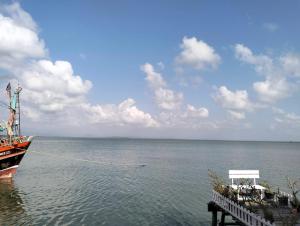 a boat is tied to a dock in the water at ชบาเฮาส์โฮมสเตย์  +1 photo