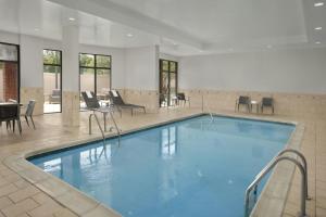 a large swimming pool in a hotel room at Courtyard by Marriott Bloomington in Bloomington