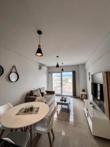 a living room with a table and a couch at Caleta VIEW - Alojamientos in Puerto Madryn