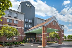 a rendering of the exterior of a hotel at Garner Hotel Warren Northwest by IHG in Warren