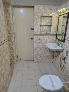a bathroom with a toilet and a sink at Pear Mount Farm House in Kodaikānāl +39 photos