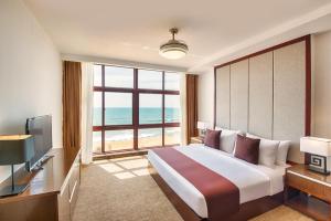Kama o mga kama sa kuwarto sa Jie Jie Beach Hotel
