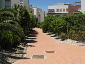 Vonkajšia záhrada v ubytovaní Apartamento VenAVera Playa de Baria 2 K-1D Primera Línea Gran Terraza y WIFI