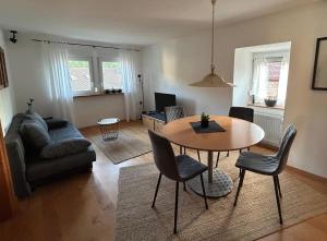a living room with a table and chairs and a couch at Ferienwohnung Anke Kaufmann in Miltenberg