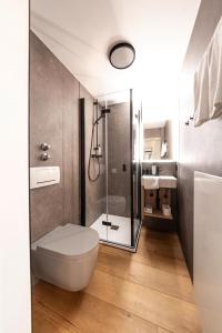 a bathroom with a toilet and a shower at Krone 1516 in Elchingen