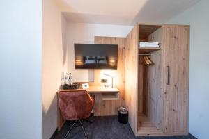 a small room with a desk and a chair at Krone 1516 in Elchingen