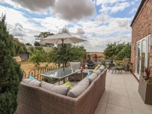 a patio with a table and chairs and an umbrella at The Retreat in Goole