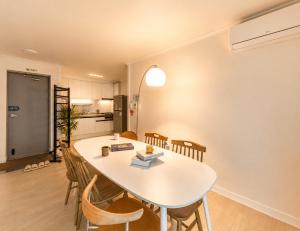 a kitchen and dining room with a table and chairs at 수지의 하우스 in Cheonan +48 photos
