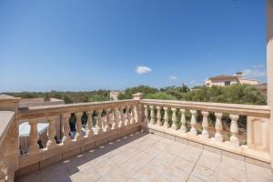 a balcony of a house with a fence at Los tres soles in Portocolom