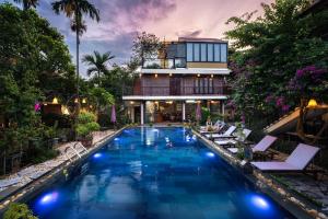 a swimming pool in front of a house at Tam Coc Ngoc Linh Bungalow Ninh Bình in Ninh Binh