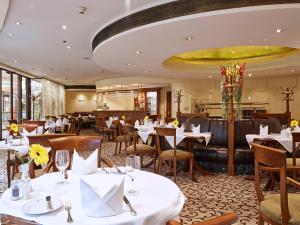 Un restaurante u otro lugar para comer en Grand Hotel Wien