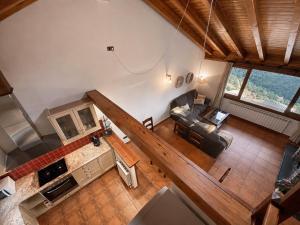 an overhead view of a living room with a couch at Casa Jonico in Montardit