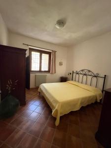 a bedroom with a large bed and a window at Il Ritrovo degli Angeli in San Mauro Cilento