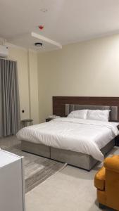 a bedroom with a large bed with white sheets at برايم سيغنتشر in Al Khobar