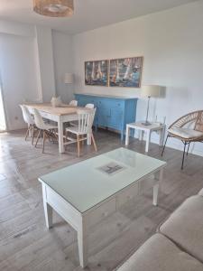 a living room with a white table and chairs at TOP APARTMENT! Frente al mar y gran terraza in Ayamonte