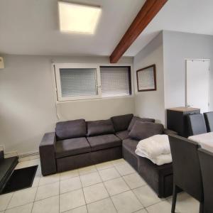 a living room with a couch and a bed at L’Adresse 262 