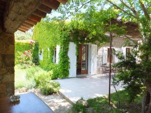 an outside view of a house with a patio at Les chambres de l'Hôte Antique in Porto-Vecchio