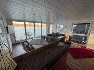 a living room with a couch and a table at Hausboot Optima in Wangerland