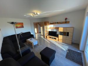 a living room with a couch and a television at Wangernest in Wangerland