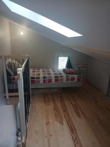 a bedroom with a bed and a skylight at Bizi logela in Bidarray