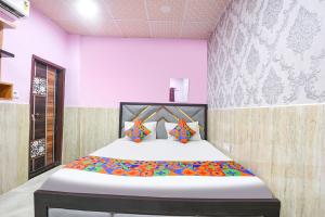 a bedroom with a large bed in a room at FabHotel Mohini Palace in Vrindāvan