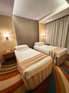 a hotel room with two beds in a room at فندق بياب العزيزية - Beyab Azizia Hotel in Mecca