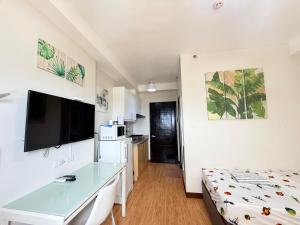 a bedroom with a desk and a bed in a room at Compact Studio Unit l Mesaverte Residences 8th Floor in Pontud