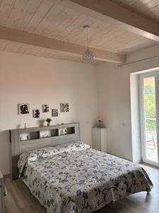 a bedroom with a large bed in a room at B & B Sotto al lago in Nemoli