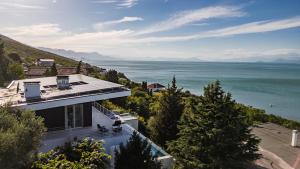 a house with a view of the water at Sunrise - The Twin Villa by PikHost in Shirokë