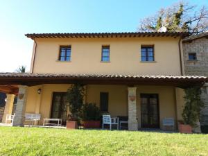 an external view of the house at Agriturismo Ca' Montioni in Mercatello sul Metauro