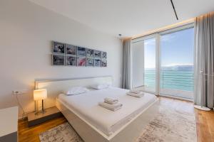 a bedroom with a bed and a large window at Sunrise - The Twin Villa by PikHost in Shirokë +132 photos